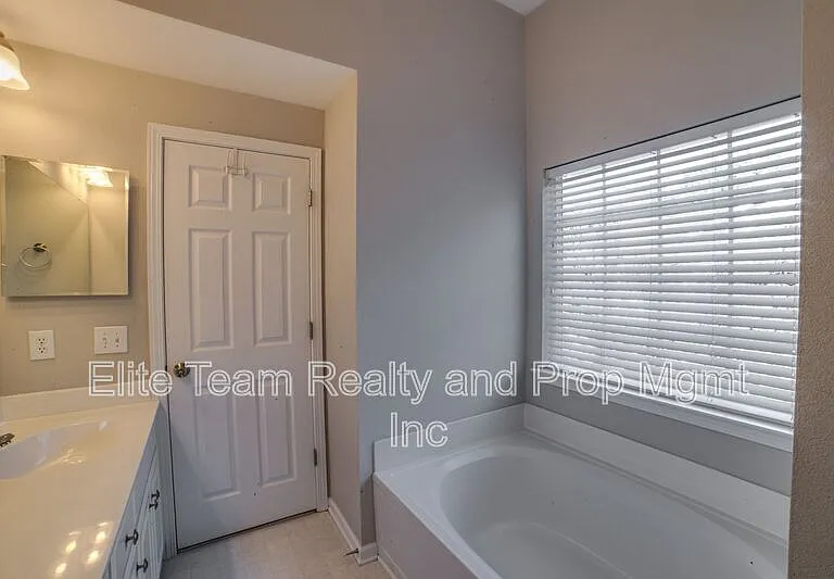 6434 Gatesville Ln — Photo 12