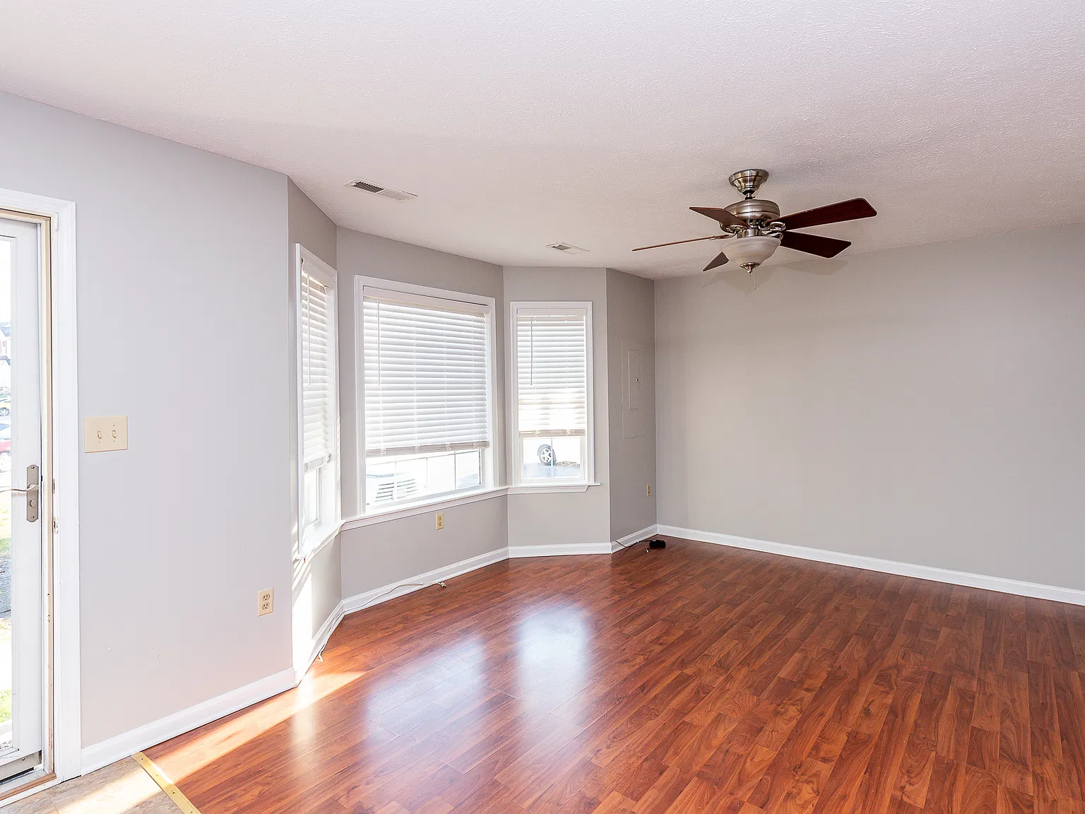 3 bed, 2.5 bath, 1254 sqft, $1,650 — Photo 2