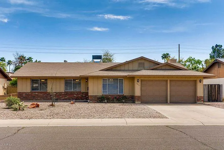 1911 E Huntington Dr — Photo 2