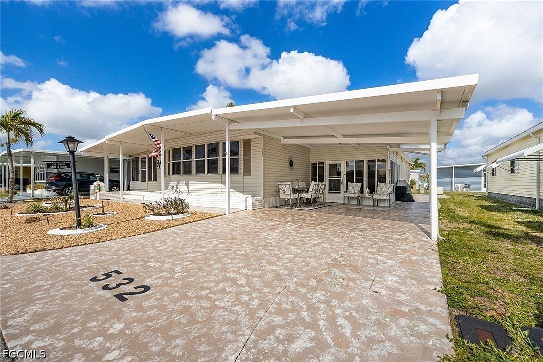 532 Palmer Blvd