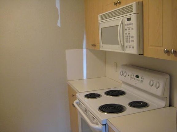 4th image of 770 SE 2nd Ave APT A107
