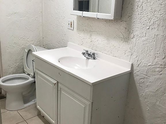 3rd image of 10512 Jardine Ave