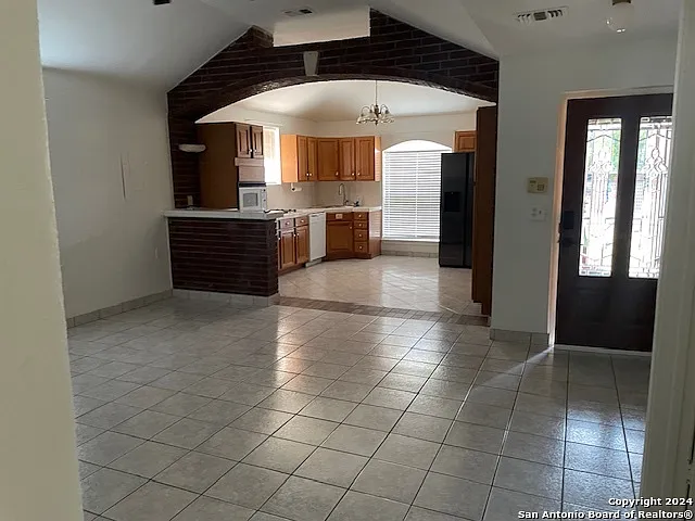 3 bed, 2.0 bath, 1266 sqft, $1,700 — Photo 4