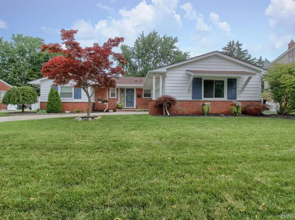 2240 Harrison Ave, Trenton, MI 48183