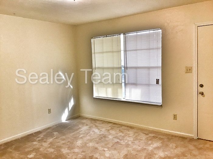 2nd image of 601 W 6th Ave APT 3