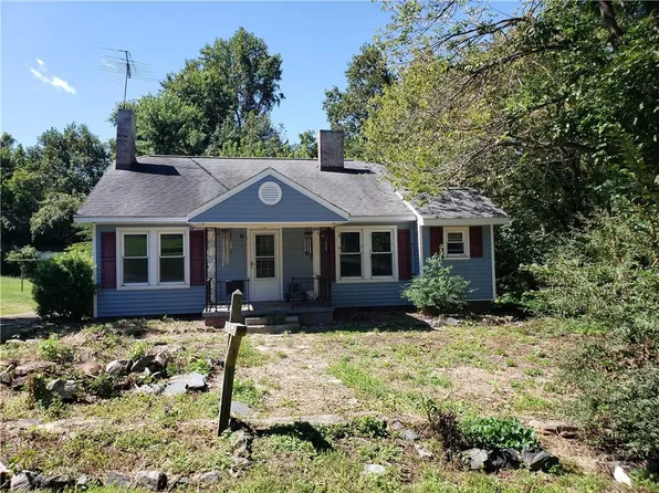 2840 Cardinal Ln, Burlington, NC 27215