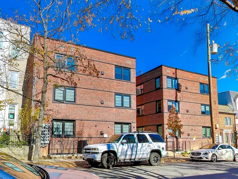 622-624 Girard St NE — Photo 15