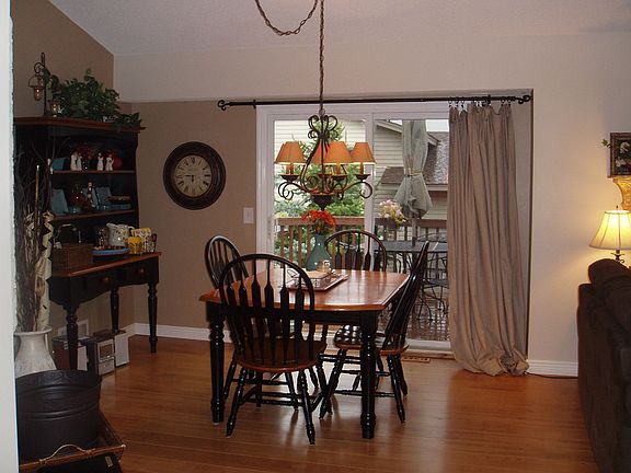 3rd image of 271 Oakwood Dr