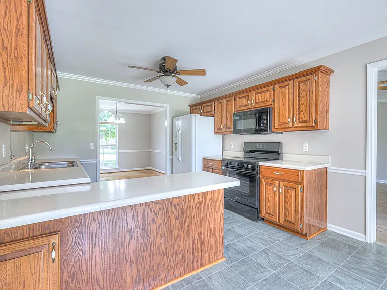 405 Sandi Ct — Photo 13