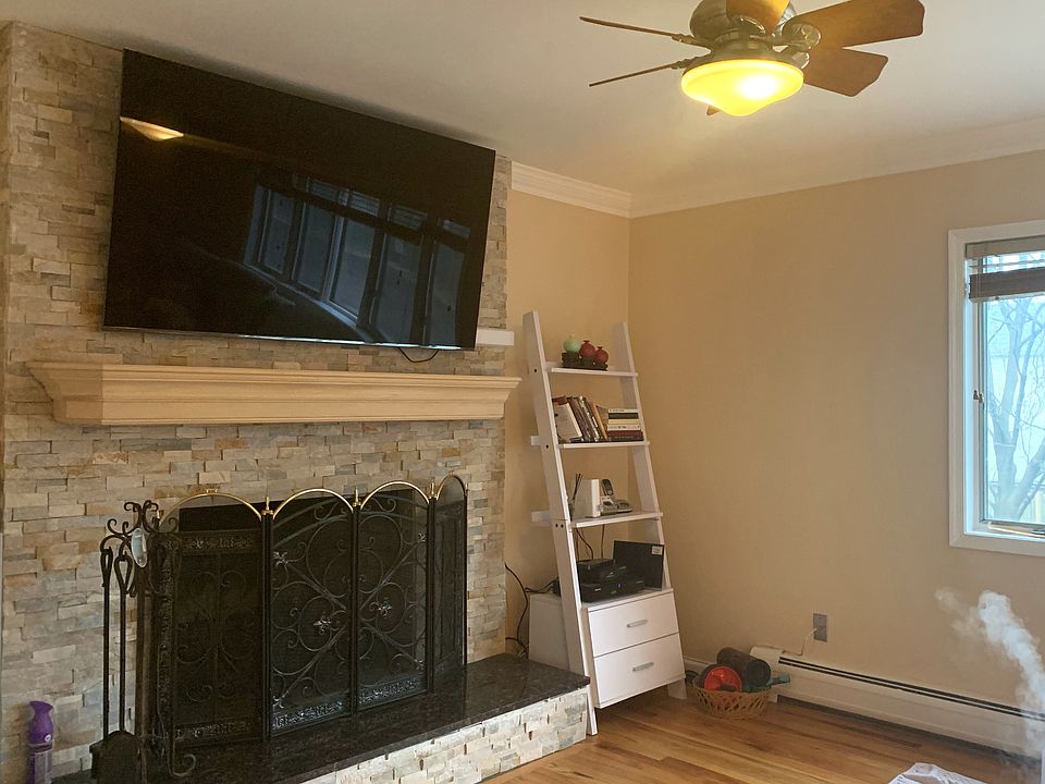 2nd image of 106 Hawthorne Ave #106
