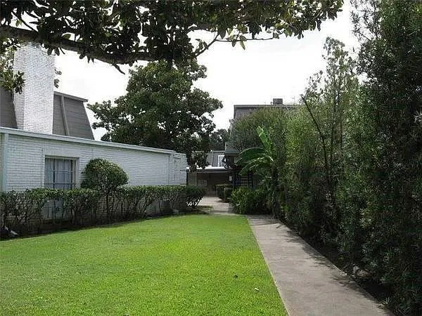 Building Photo - 9031 Rue Cambon St #69