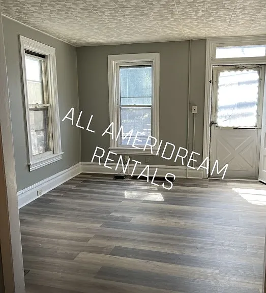 427 Carlisle St — Photo 4