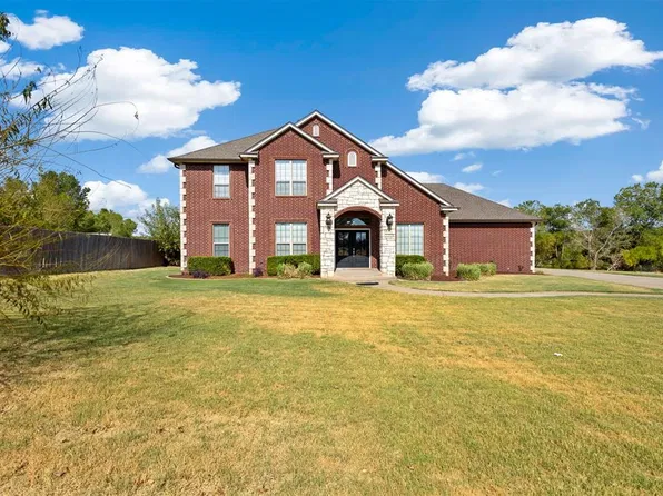 4613 Southcreek Rd, Moore, OK 73165