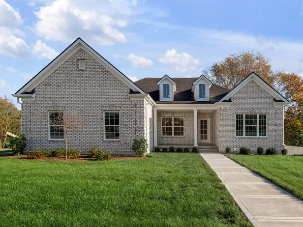 121 Winding Creek Dr, Georgetown, KY 40324