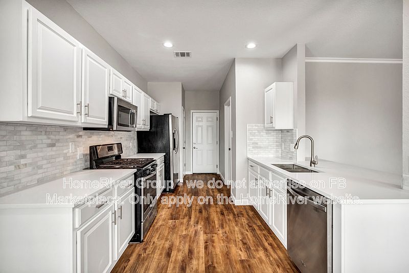 1st image of 1204 Clayton Dr