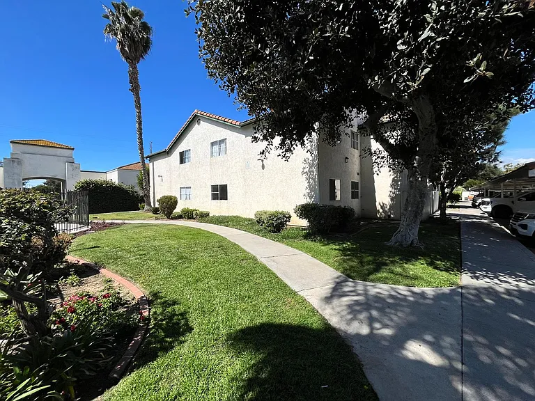 Highland View Apartments — Photo 19
