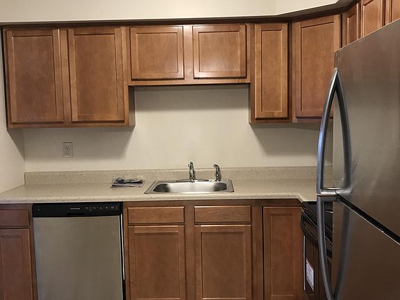 4th image of 11 Colatosti Pl APT 7