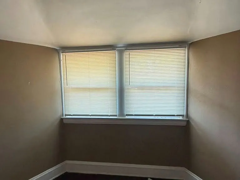 12420 Phillips Ave — Photo 2