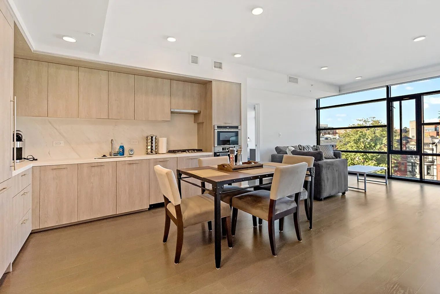 2 bed, 2.0 bath, $8,618 — Photo 4