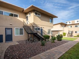 Open House: 12/20 1-2pm ~ Studio In la Jolla ~ 1 Mile From Beach!