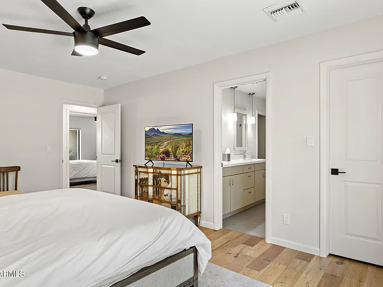 2601 E Sahuaro Dr — Photo 16