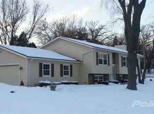 17454 W Winnebago Dr, Grayslake, IL 60030