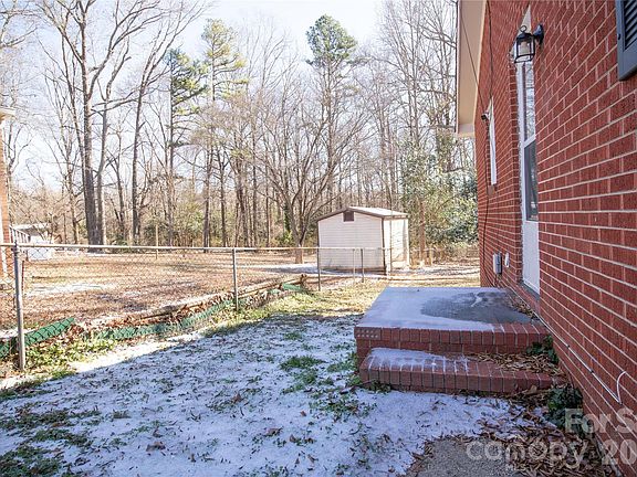 4th image of 120 Lowry Row