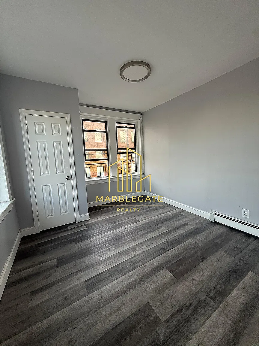 2 bed, 850 sqft, $1,900 — Photo 2