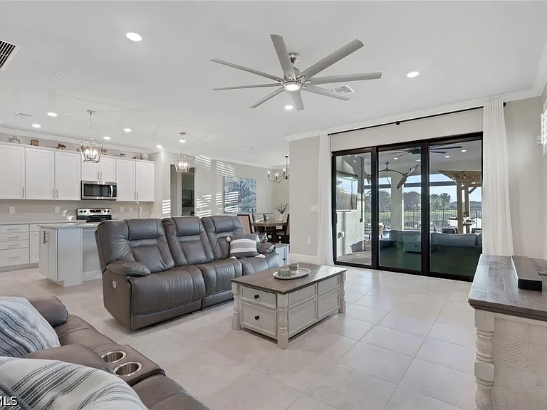 3425 Hampton Blvd — Photo 11