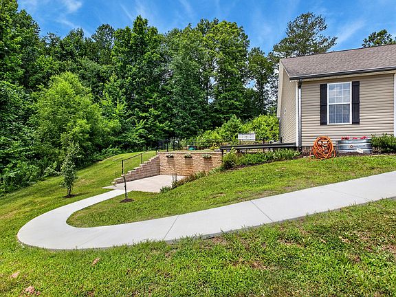 4th image of 148 Chetola Dr NE