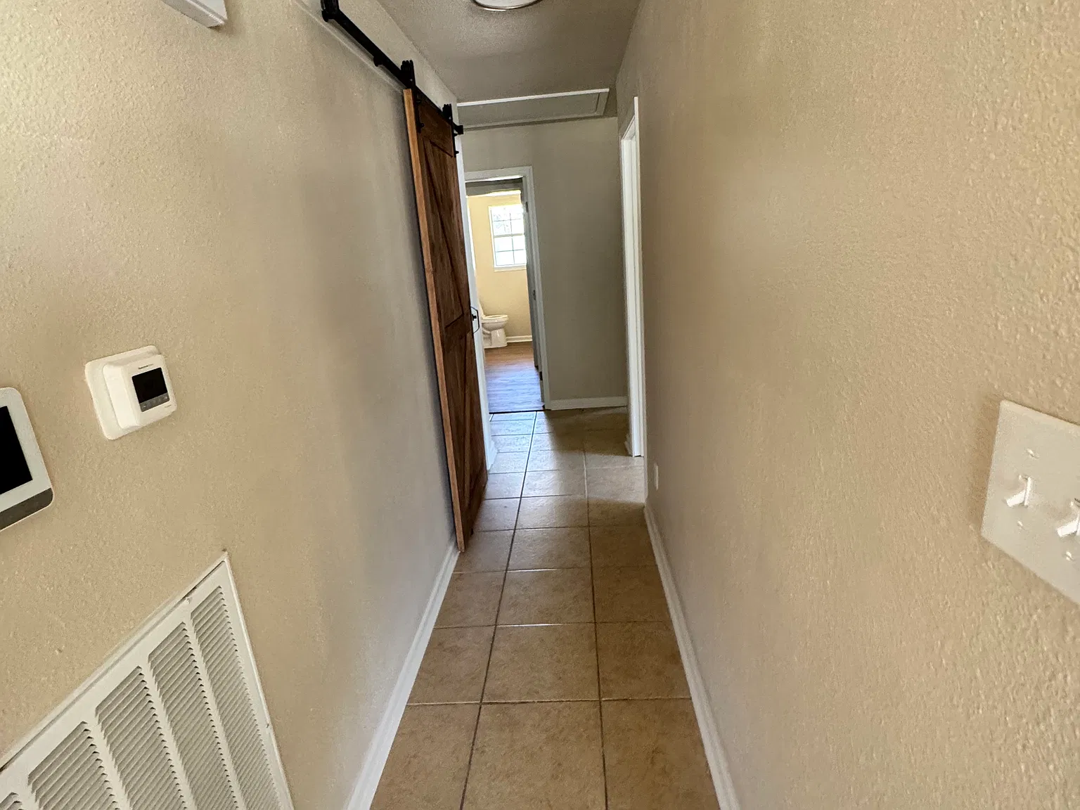4 bed, 2670 sqft, $2,400 — Photo 3