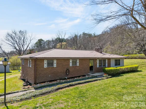 13 Forge Dr, Mills River, NC 28759