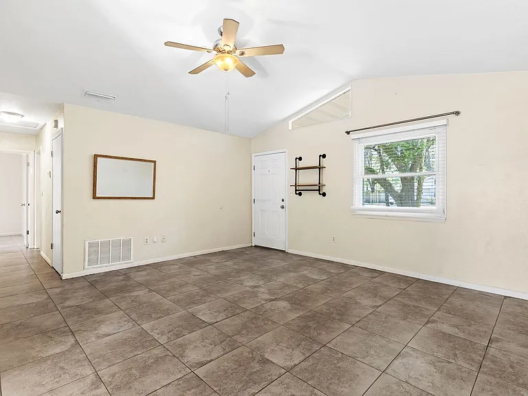 2620 NW 48th Pl — Photo 9