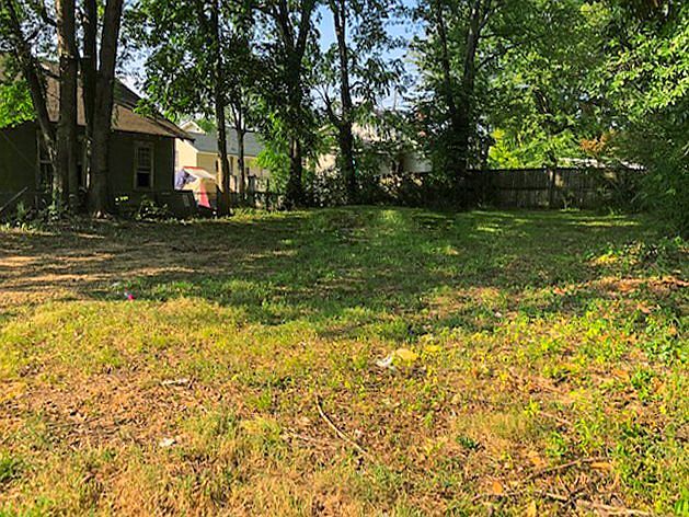 2nd image of 543 1st St SE