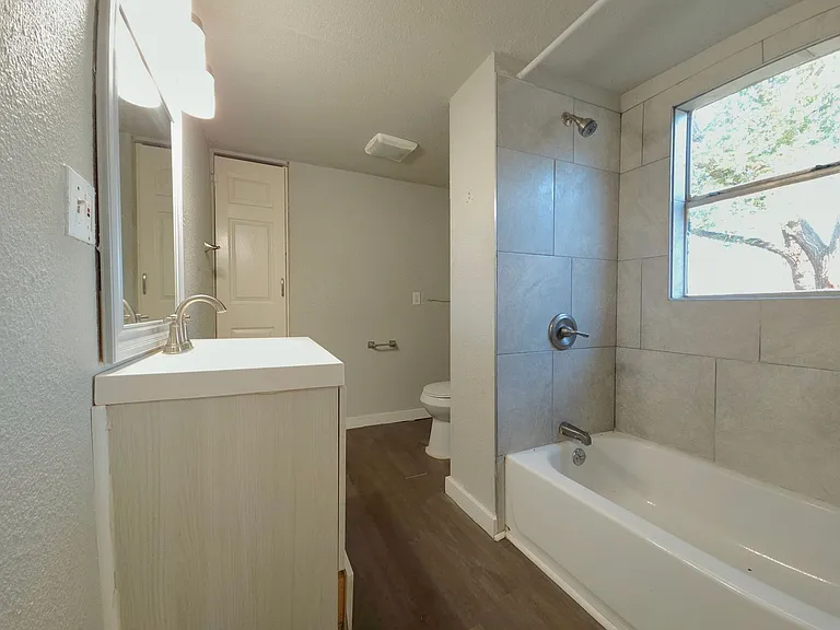 2602 Amherst St — Photo 9