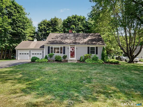 10 Elizabeth Street, Newtown, CT 06470
