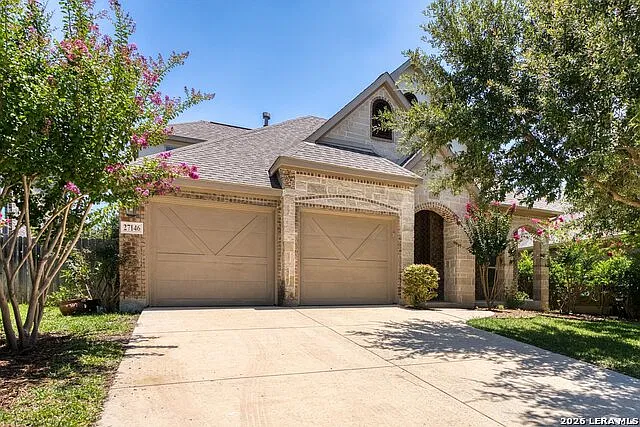 3 bed, 3.0 bath, 2412 sqft, $2,900 — Photo 2