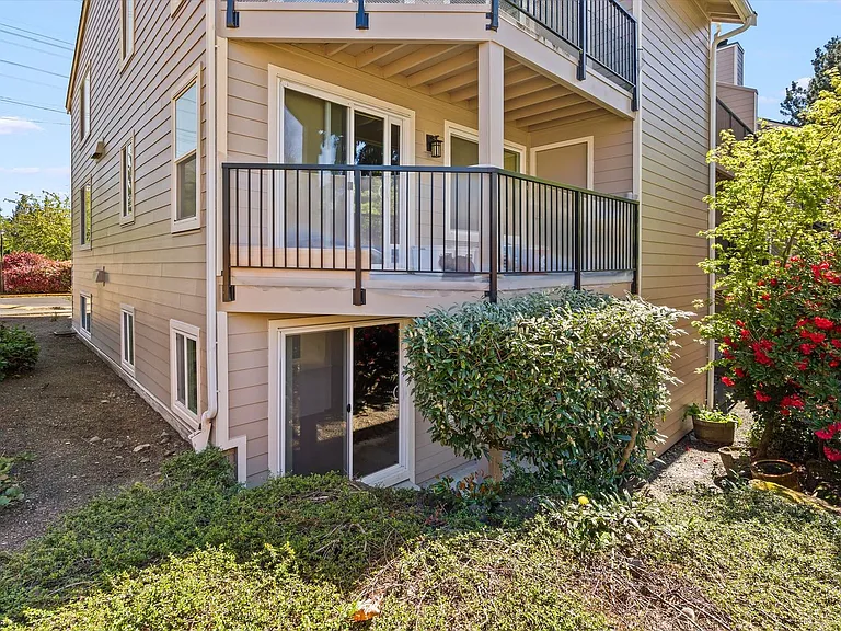19855 25th Ave NE #106 — Photo 10