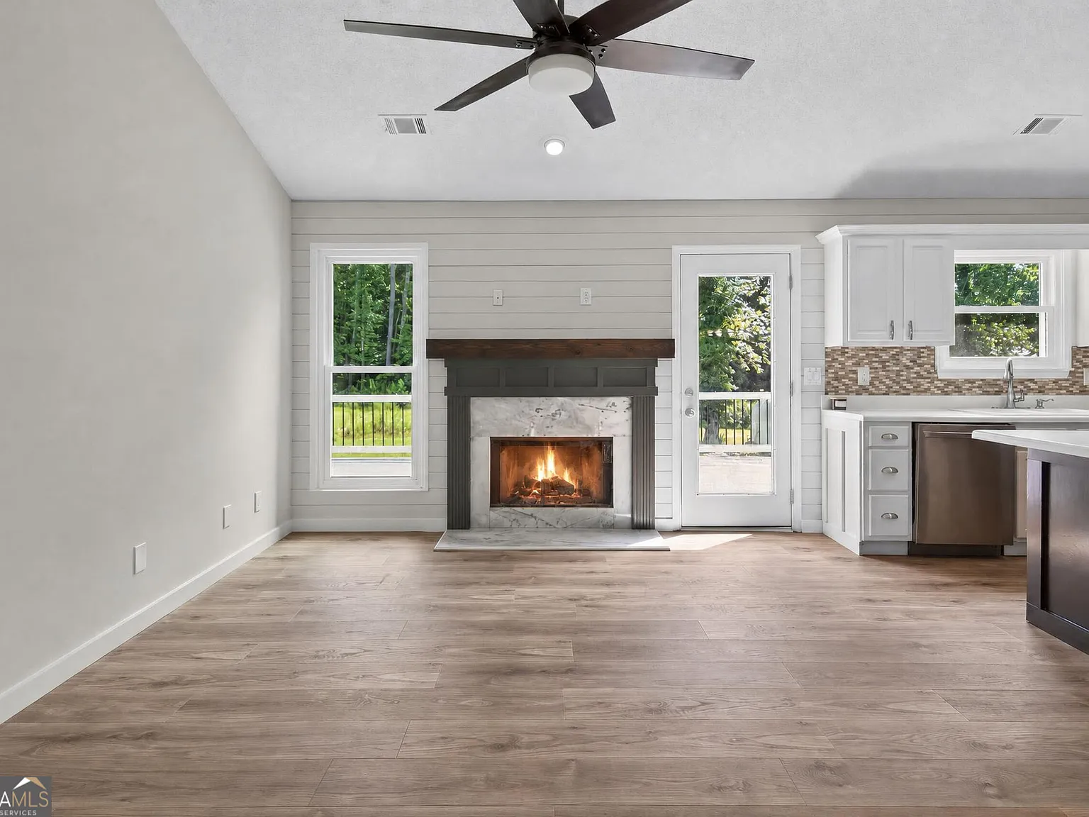 4 bed, 3.0 bath, 1624 sqft, $3,000 — Photo 2