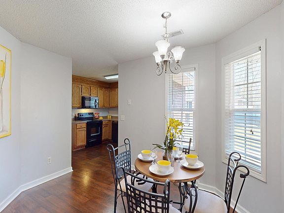 5th image of 1342 Glastonbury Rd