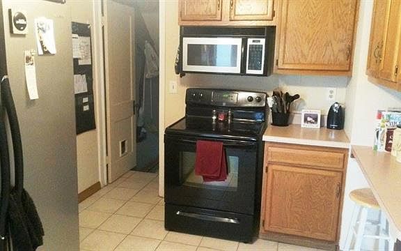 2nd image of 218 E 6th St