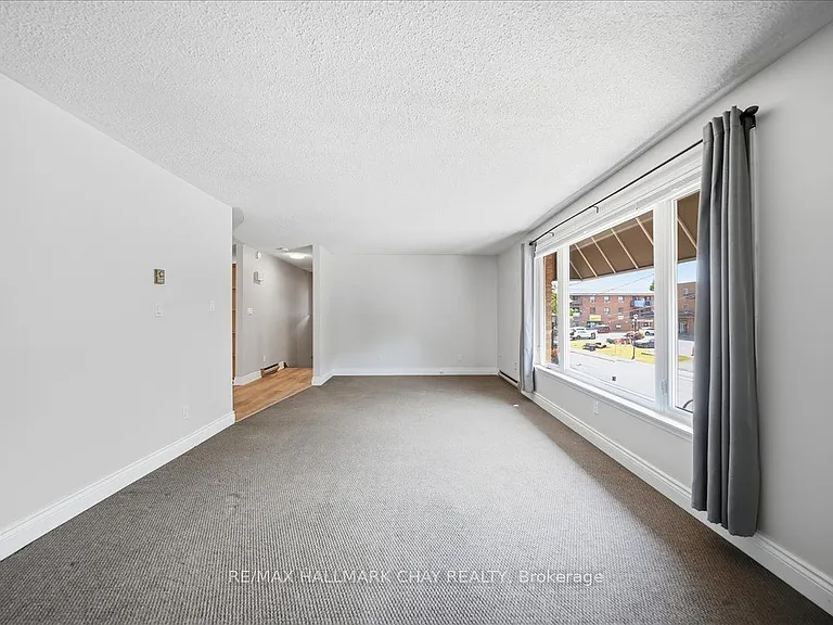 124 Victoria St W #A — Photo 11