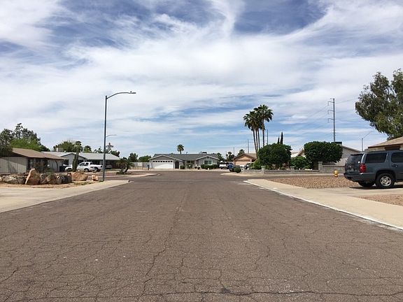 5th image of 2714 E Villa Theresa Dr