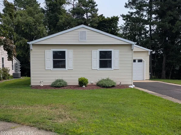 18 Maison Way, Toms River, NJ 08757