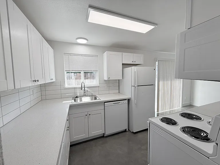 17910 SE Division St #4 — Photo 5