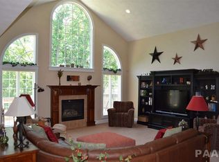 5901 W Ivyleaf Ct, Peoria, IL 61615