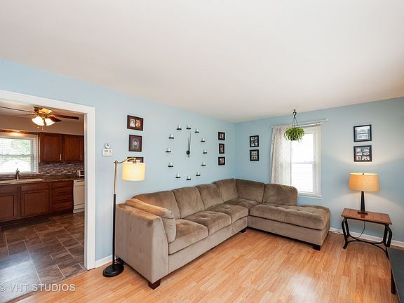 4th image of 14 W Oak St