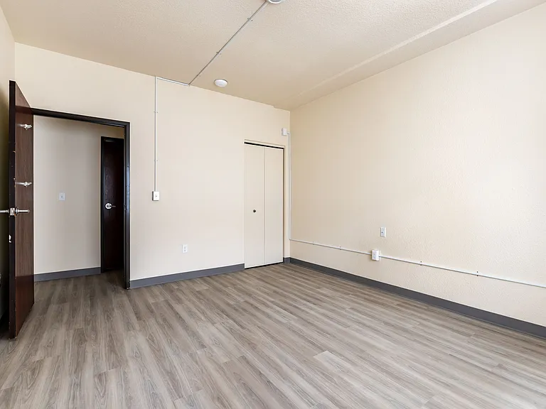 Woodland Flats Apartments — Photo 97