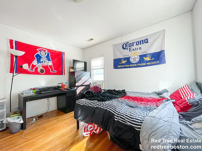 32 Linden St #1 — Photo 4
