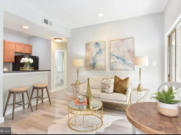 12158 Penderview Ln APT 1702, Fairfax, VA 22033